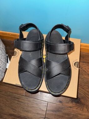 Doc Marten Voss II slight platform sandals